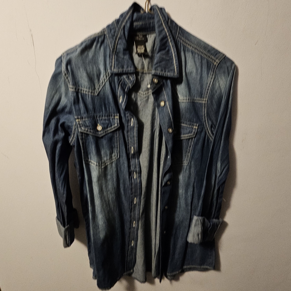 Rue21 Blue Denim Button‎ Down  Shirt, W/Metal And Abalone Buttons Women's Sz. M